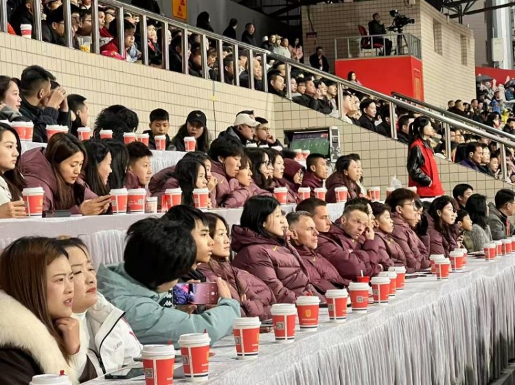 北青體育：中國女足現(xiàn)身中甲賽場，觀看重慶銅梁龍vs遼寧鐵人
