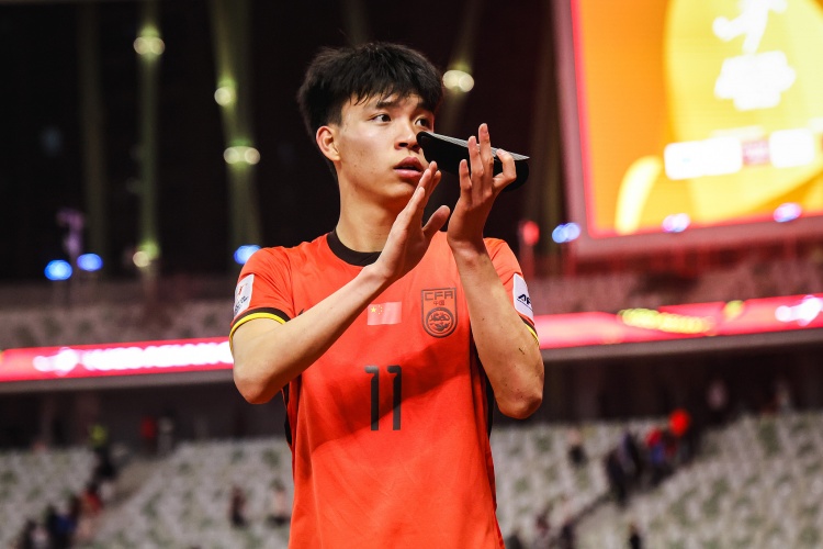 期待首秀！18歲王鈺棟入選中澳戰(zhàn)名單&穿11號，首進(jìn)國足正賽名單